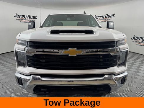 Used 2024 Chevrolet Silverado 2500 LT w/ Convenience Package AWD/4WD image 5