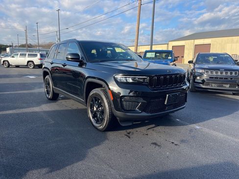 New 2025 Jeep Grand Cherokee Altitude image 4