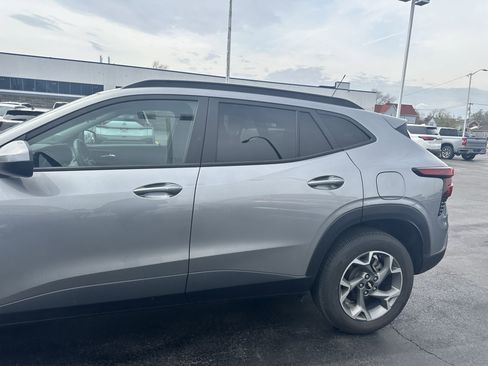 Used 2024 Chevrolet Trax LT w/ Driver Confidence Package image 5