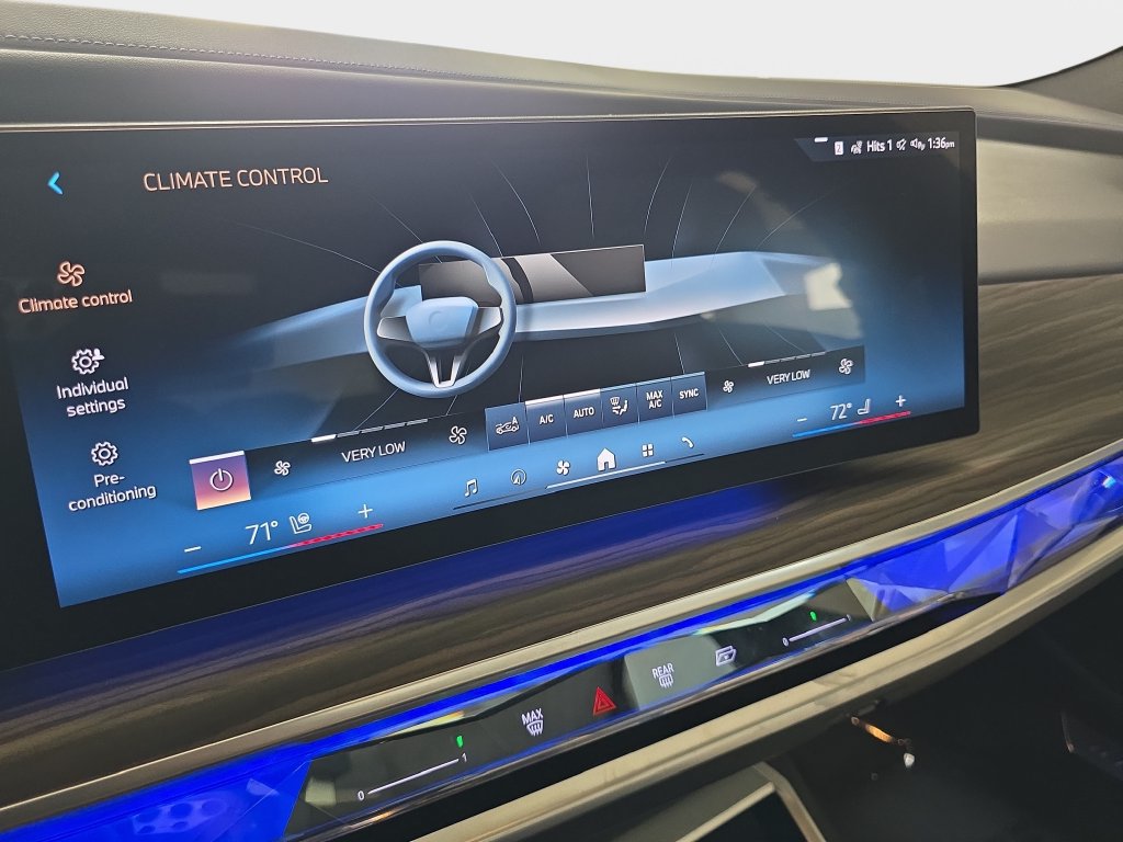 Used 2023 BMW i7 xDrive60 AWD/4WD image 25