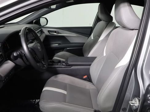 Used 2025 Toyota Camry SE w/ Convenience Package FWD image 14