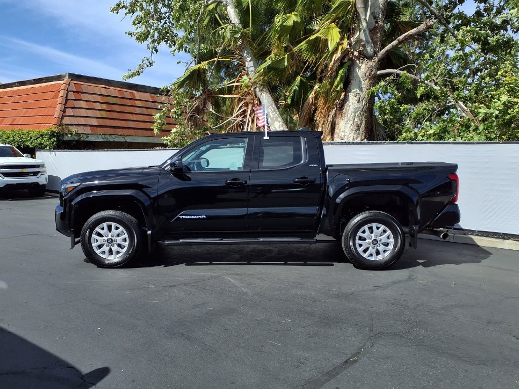 Certified 2025 Toyota Tacoma SR5 AWD/4WD image 3