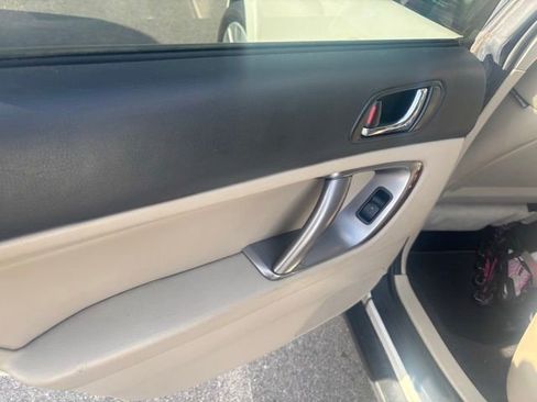 Used 2009 Subaru Outback 2.5i Limited image 16