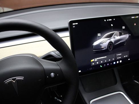 Used 2022 Tesla Model Y Performance image 30