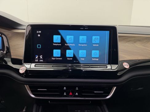 Used 2024 Volkswagen Atlas SE FWD image 16