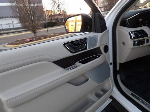Used 2019 Lincoln Navigator L Reserve image 31