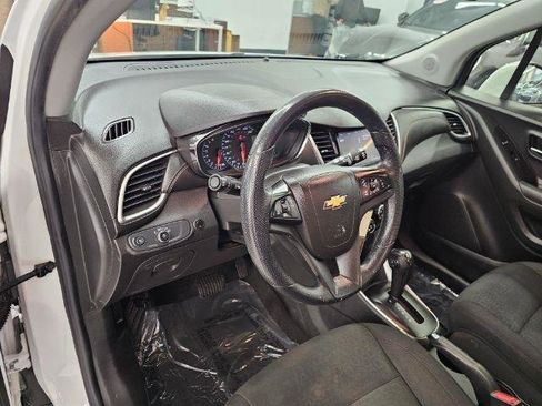 Used 2020 Chevrolet Trax LS w/ Tint and Cruise Package AWD/4WD image 12