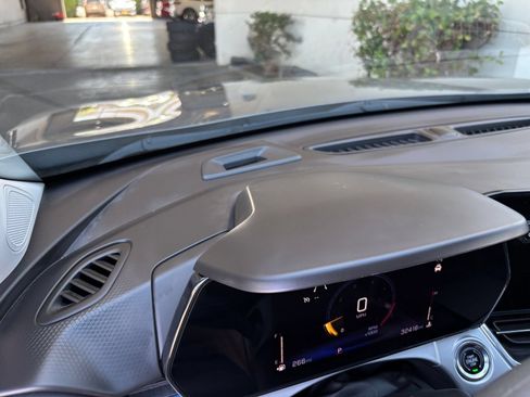 Used 2025 Chevrolet Trax LT FWD image 29