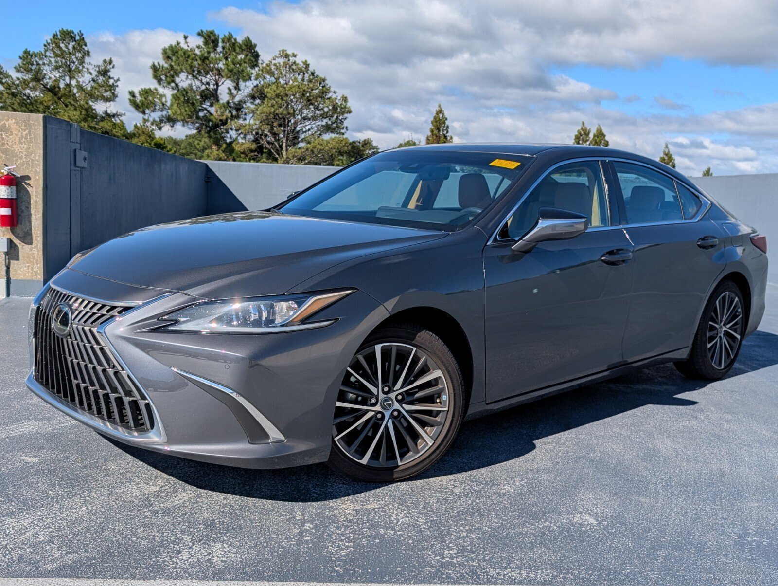 Used 2025 Lexus ES 350 w/ Premium Package FWD image 1