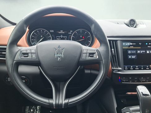 Used 2022 Maserati Levante GT AWD/4WD image 18