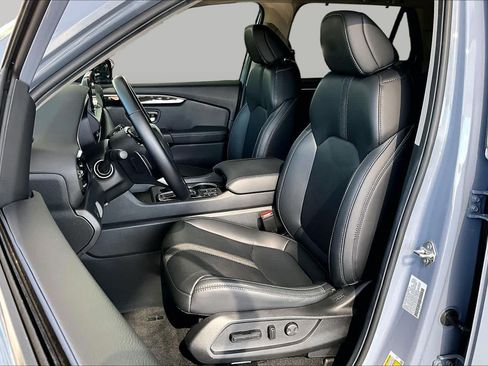 Used 2025 Honda Pilot Touring image 8