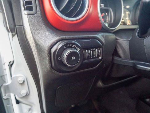 Used 2018 Jeep Wrangler Unlimited Rubicon w/ Dual Top Group AWD/4WD image 21