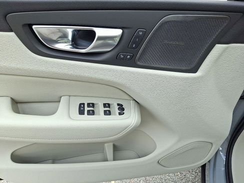 New 2026 Volvo XC60 B5 Ultra w/ Protection Package Premier AWD/4WD image 8