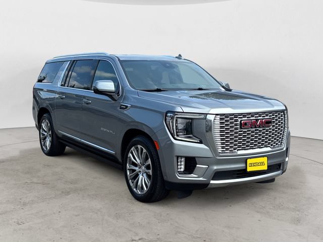 Used 2023 GMC Yukon XL Denali w/ Denali Reserve Package AWD/4WD image 3