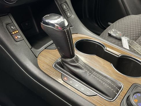 Used 2019 GMC Acadia SLE w/ Driver Alert Package I image 24