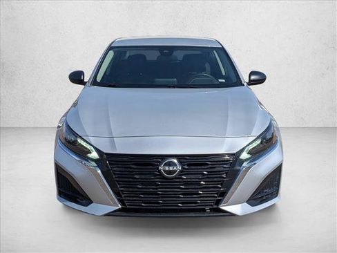Used 2024 Nissan Altima 2.5 SV FWD image 3