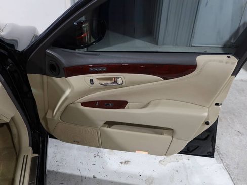 Used 2012 Lexus LS 460 w/ Comfort Pkg RWD image 30