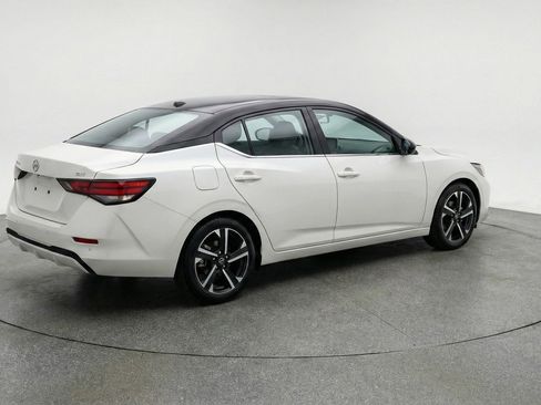 Used 2025 Nissan Sentra SV FWD image 9