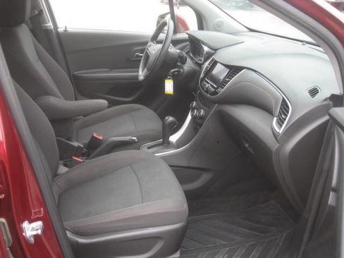 Used 2021 Chevrolet Trax LS AWD/4WD image 17
