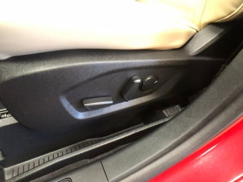 Used 2024 Ford Edge SEL w/ Convenience Package image 11