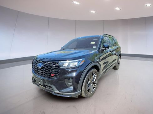 Used 2025 Ford Explorer ST AWD/4WD image 2