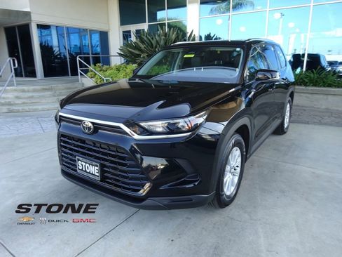 Used 2024 Toyota Grand Highlander FWD image 3