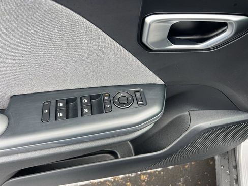 Used 2025 Kia K4 EX image 16