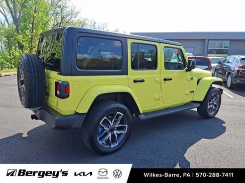 Used 2024 Jeep Wrangler Unlimited w/ Convenience Group AWD/4WD image 5
