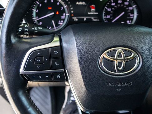Used 2021 Toyota Highlander Platinum FWD image 42
