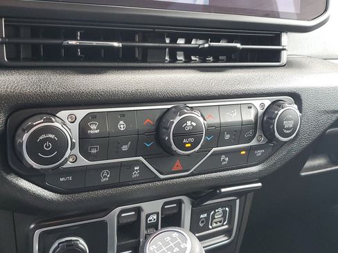 Used 2025 Jeep Wrangler Unlimited Sport AWD/4WD image 25