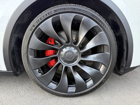 Used 2022 Tesla Model Y Performance image 29