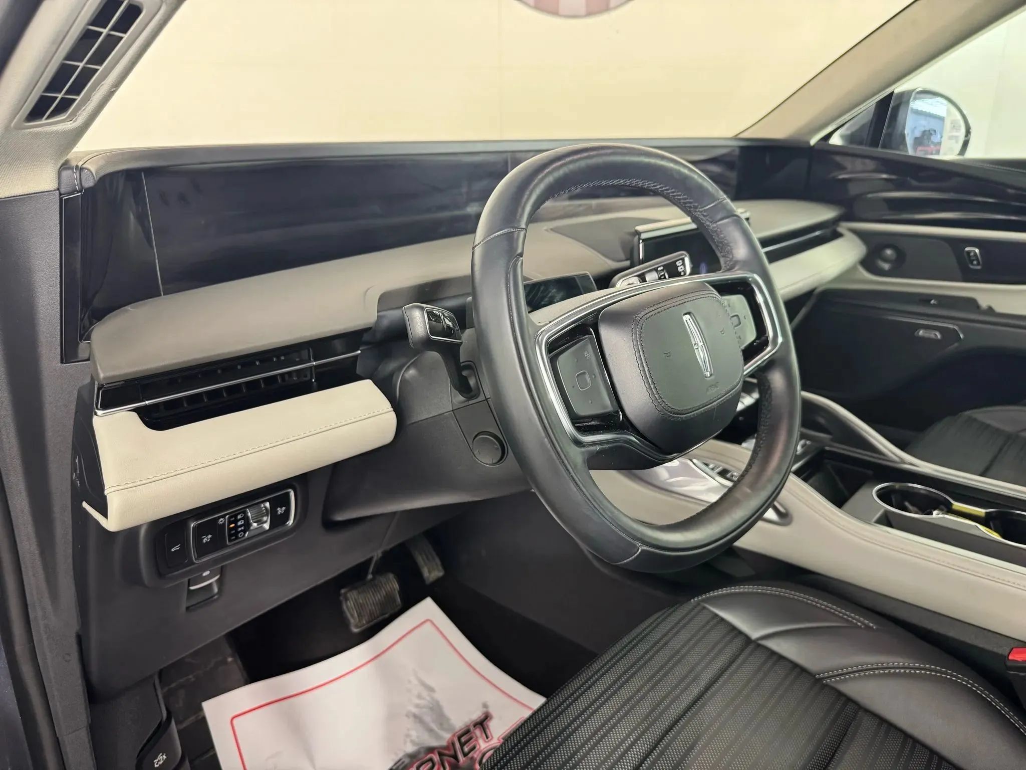 Used 2024 Lincoln Nautilus Reserve w/ Equipment Group 202A AWD/4WD image 10