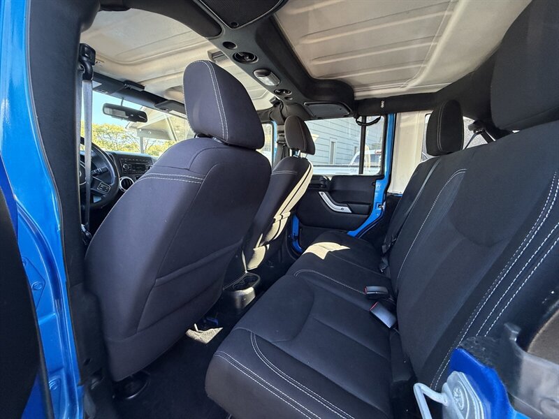 Used 2015 Jeep Wrangler Unlimited Rubicon w/ Connectivity Group AWD/4WD image 14
