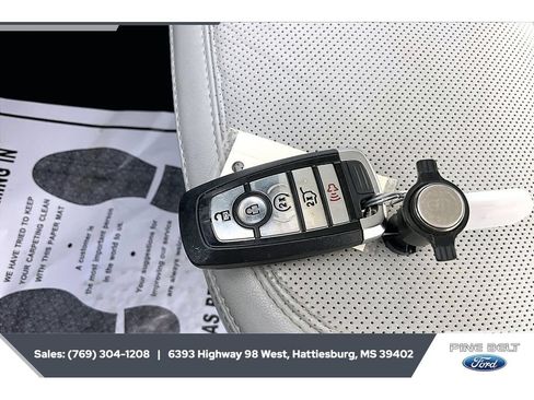 Certified 2025 Ford Expedition Platinum w/ Driver's Package AWD/4WD image 9