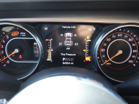 Used 2018 Jeep Wrangler Unlimited Sahara image 24