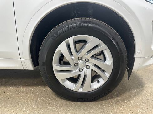 New 2025 Land Rover Discovery Sport S image 7