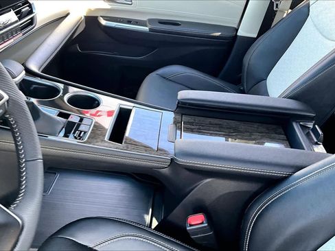 Certified 2026 Toyota Sienna Limited image 16