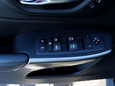 Used 2020 Jeep Cherokee Limited image 30