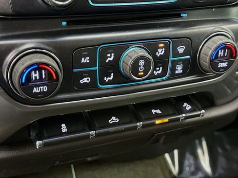 Used 2018 Chevrolet Silverado 1500 LT w/ Midnight Edition image 16