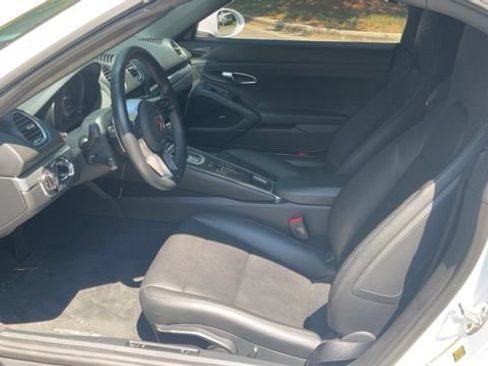 Used 2022 Porsche 718 Boxster RWD image 6