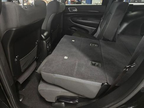Used 2021 Jeep Grand Cherokee Laredo AWD/4WD image 23