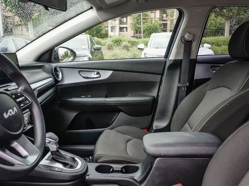 Certified 2024 Kia Forte LXS FWD image 18