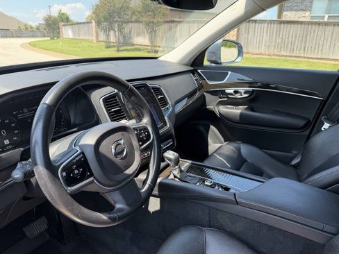 Used 2018 Volvo XC90 T6 Momentum w/ Convenience Package AWD/4WD image 11
