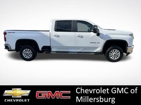 Used 2021 Chevrolet Silverado 2500 LT w/ Convenience Package AWD/4WD image 2