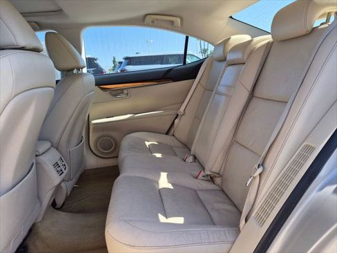 Used 2013 Lexus ES 300h w/ Luxury Pkg FWD image 24