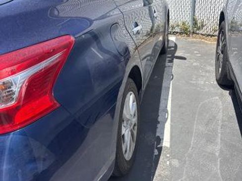 Certified 2019 Nissan Sentra SV FWD image 5