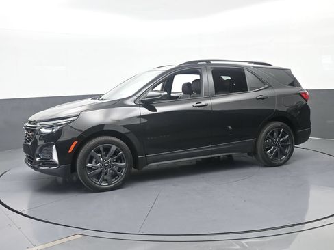 Used 2023 Chevrolet Equinox RS FWD image 2