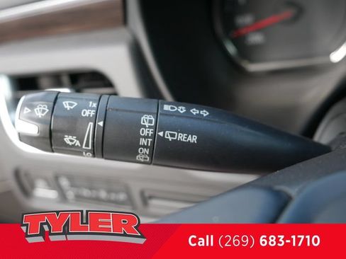 Used 2021 Chevrolet Suburban Z71 AWD/4WD image 29