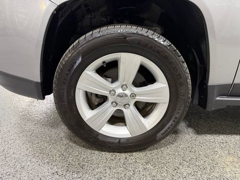 Used 2014 Jeep Compass Latitude w/ Sun/Sound Group AWD/4WD image 24