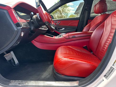 Used 2018 Mercedes-Benz S 560 4MATIC Sedan w/ AMG Line Exterior image 16